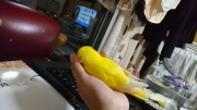 手のひらで寝ます(笑)
