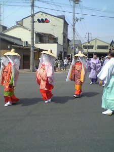 平野神社の桜祭りの行列