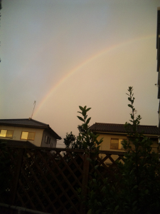 雨上がりの虹　突然の雨が多いですね