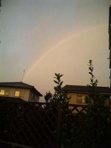 雨上がりの虹　突然の雨が多いですね