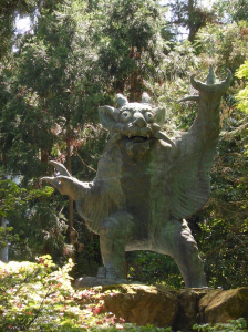 ｳﾛｺに目が似ている牛鬼像（香川根香寺）