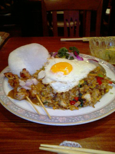 関係ないですが、食欲をそそるナシゴレン