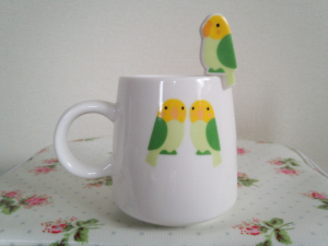 後ろには2羽のインコが&#9825;